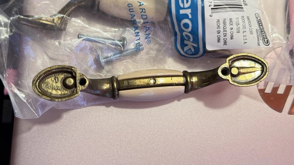 Vintage Amerock 3" Latón y Porcelana Cajón-Gabinete Tiradores Con Tornillos Lote de 22 Foto 2 de 4