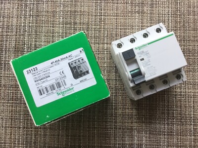 SCHNEIDER 40 AMP Typ AC 10kA 30mA 40A RCCB 4-polig 3 Multi9 23123 RMG400304