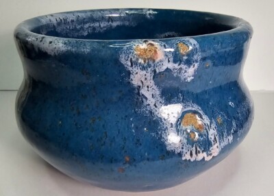 Max R Studio Pottery Hand Thrown Artist Signed Blue /White Speckled Pot/Vessle