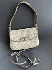 C.OACH Teri Hobo Bag Signature Canvas CAL52 Shoulder 9”6”!!!❤️