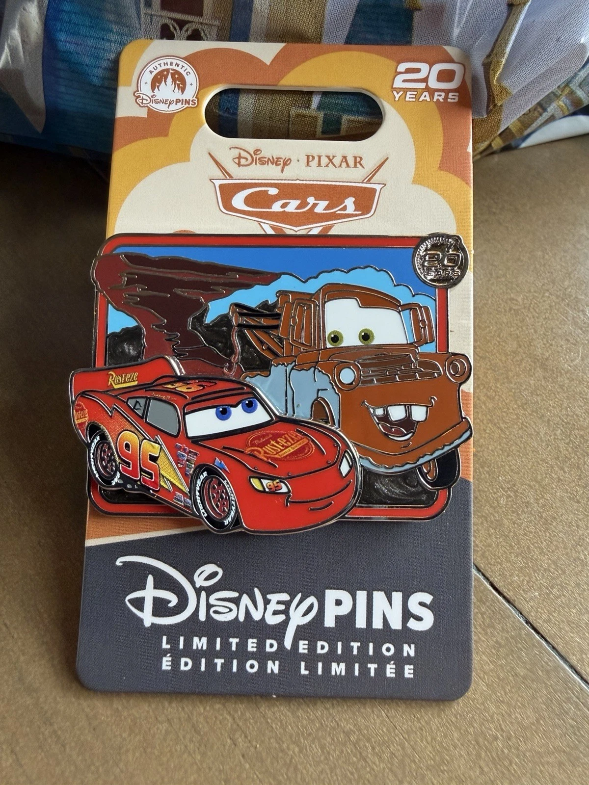 2026 DISNEY PIXAR CARS 20TH ANNIVERSARY PIN LIGHTNING MCQUEEN & TOW MATER LE3000