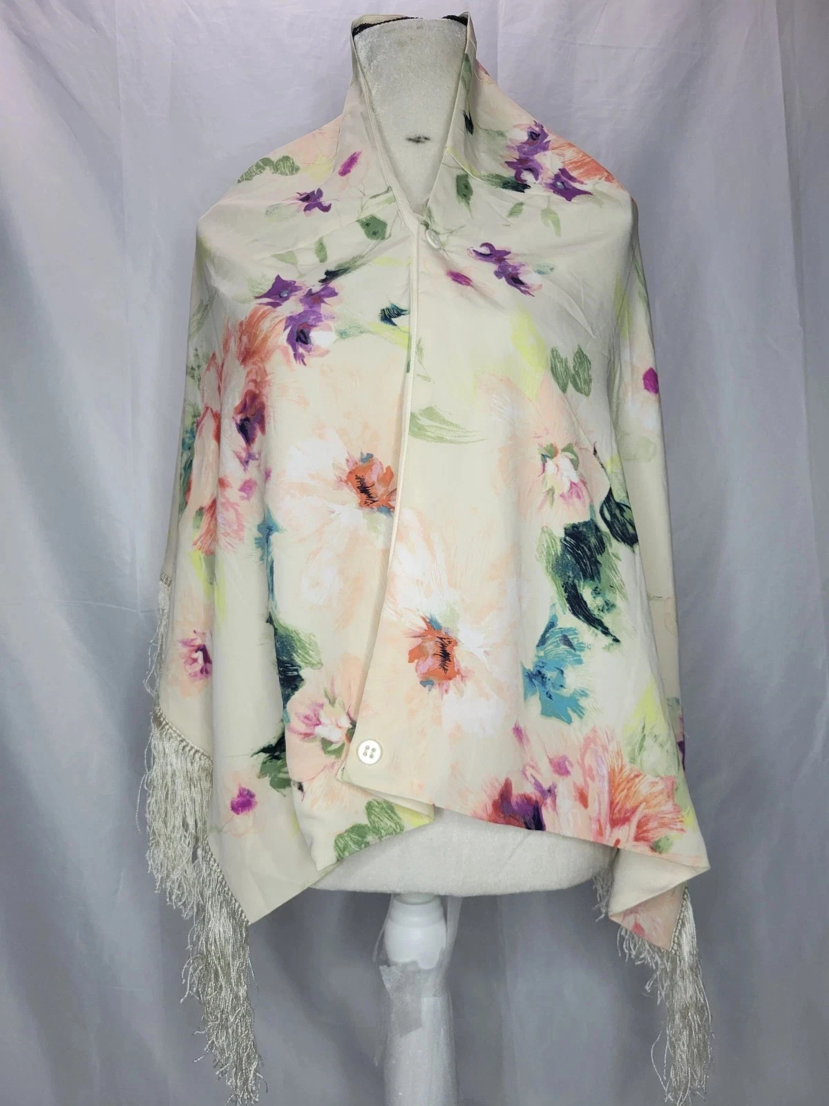 Ralph Lauren Floral Poncho Shawl Fringe Button Up 100% Polyester Cream Size 14
Opens in a new window