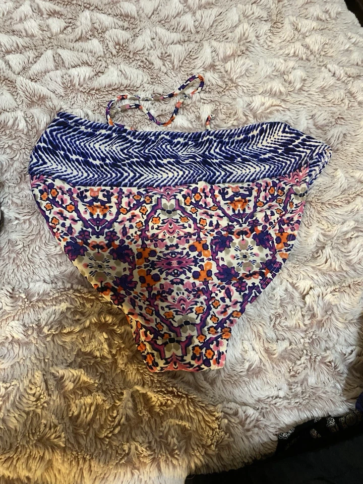 Parte inferior de bikini estampada azul y blanco Athleta talla M Foto 4 de 4