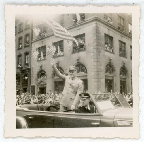 #  1  OLD WW2 MILITARY PHOTO GENERAL EISENHOWER PARADE SNAPSHOT