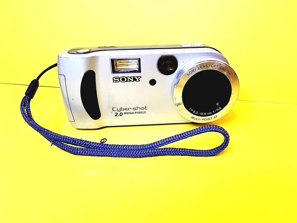 SONY CYBER-SHOT DSC-P51 2.0MP COMPACT DIGITAL CAMERA 3X DIGITAL ZOOM AUTO FOCUS - Image 3 of 4