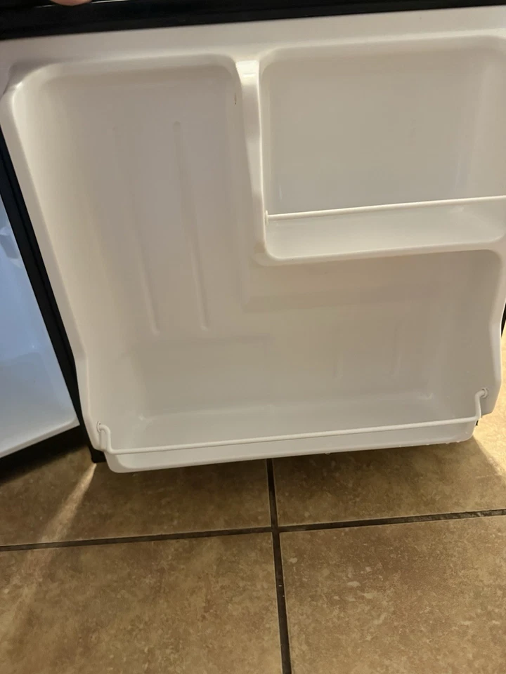 Haier 1.7 Cu. Ft. Compact Refrigerator Mini Fridge HC17SF10RB retail $120 - Image 3 of 4