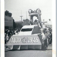 1946 Mexican Independence Day Parade Float Snapshot Photo 1810 Crown Queens Vtg
