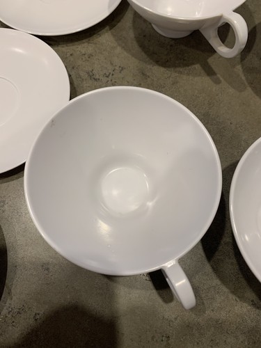 Vintage Unbranded Melamine White 4 Plates 4 Cups Sugar And Creamer - Bild 2 von 3