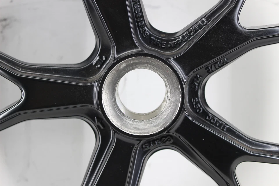 Llanta trasera recta Ducati 848 Evo Corse 2012 SE OEM Foto 2 de 4