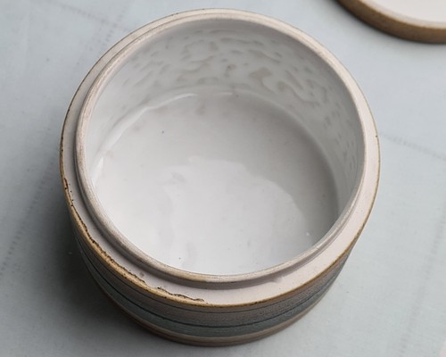 mid century Kendal Studio Pottery box - Picture 13 of 22