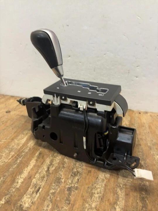 2005-2007 Chrysler 300 Dodge Magnum Automatic Trans Floor Gear Shifter Assembly - Image 2 of 4