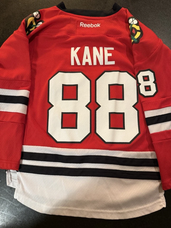 Reebok NHL Chicago Blackhawks #88 Patrick Kane Hockey Jersey Youth S/M Red - Image 4 of 4