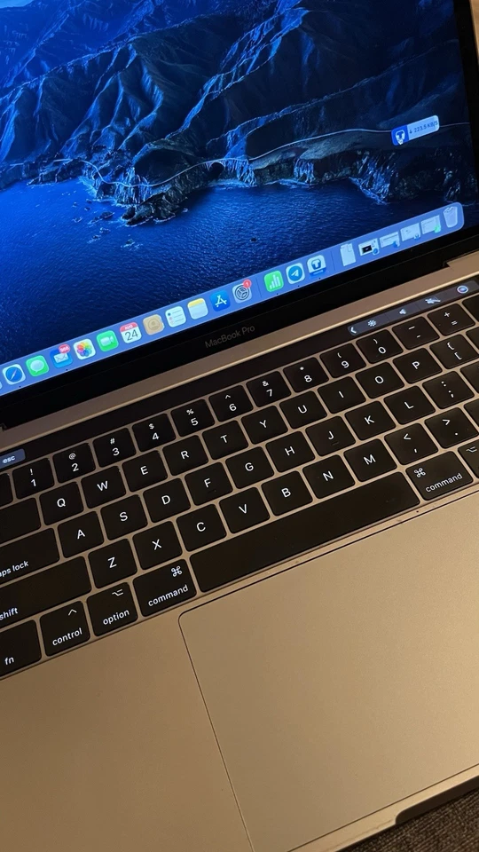 MacBook Pro With Touch Bar - Bild 3 von 4