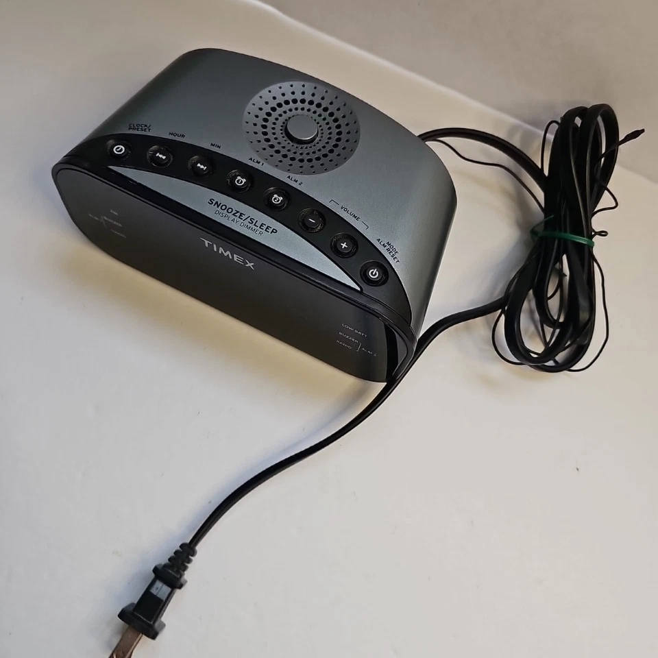 TIMEX Dual Alarm Clock and FM Radio T231 Snooze Sleep Display Dimmer - Image 4 of 4