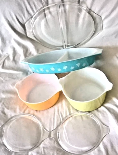 Vintage Pyrex Refrigerator Dish Set in pristine condition