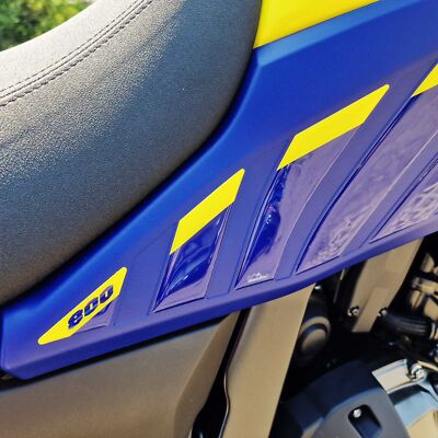 Adesivi Resinati 3d moto Laterali Serbatoio Suzuki V-Strom 800 DE 2024 compatibi Adesivi Resinati 3d moto Laterali Serbatoio Suzuki V-Strom 800 DE 2024 compatibi
