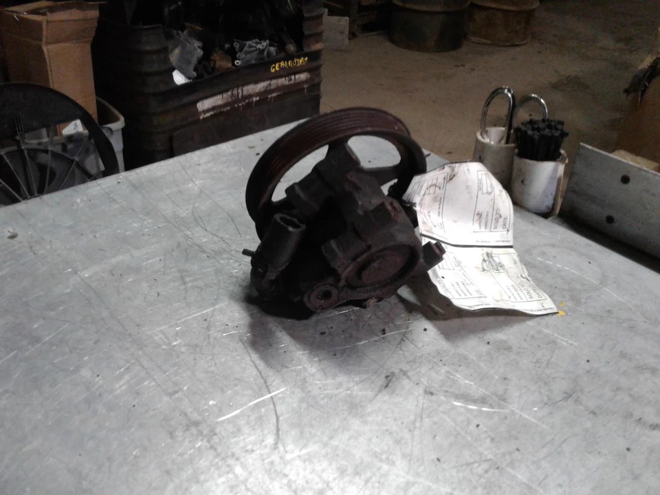 Bomba de direção hidráulica usada serve: 2004 Ford Expedition grau A - Imagem 2 de 4