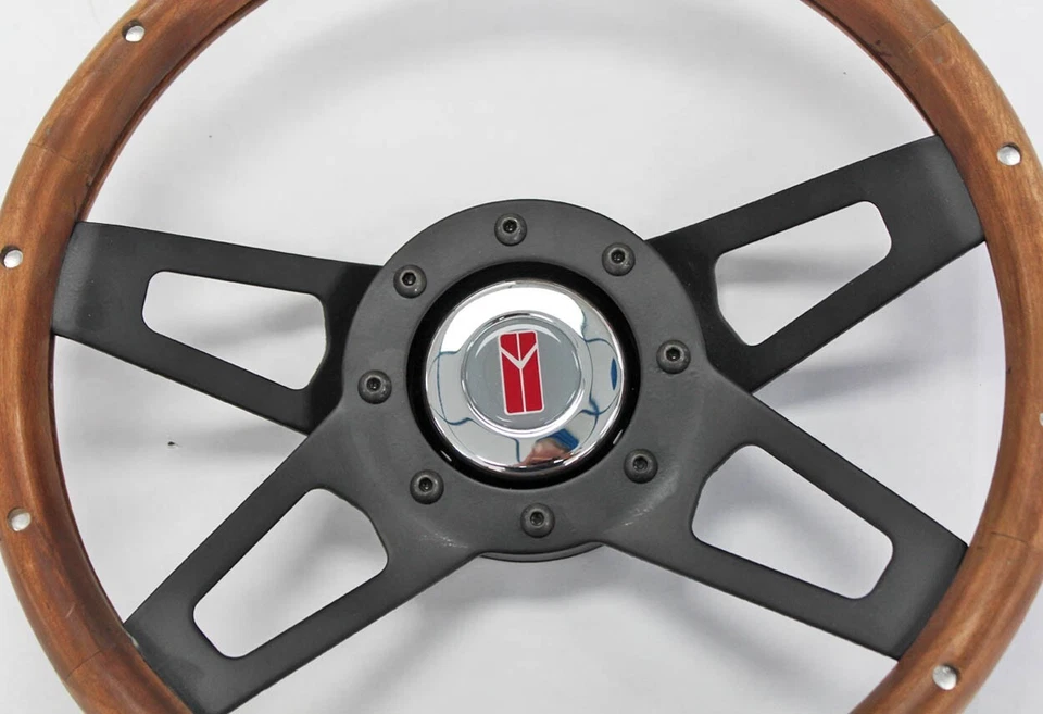 64-66 Oldsmobile F85 442 Cutlass 98 13 1/2" 4 radios madera sobre volante negro Foto 2 de 4