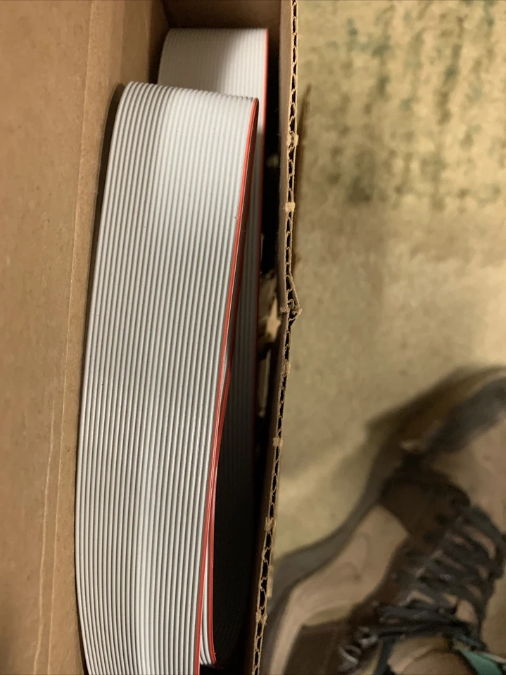 3M VW-1 Flat Cable Ribbon Red/grey 9 Min Mil Avg 100 Ft 30.5 M 80-6100-8842-1 - Image 2 of 3