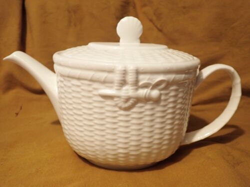 Wedgwood Nantucket Basket Teapot with lid Geo Davis  - color is white - Picture 1 of 9
