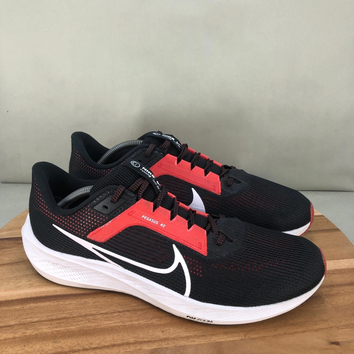 NIKE Air Zoom Pegasus 40 in Black and Crimson Red Men\'s Size 9 Nike Air Zoom Pegasus 40 Black/White/Crimson Men main image 3