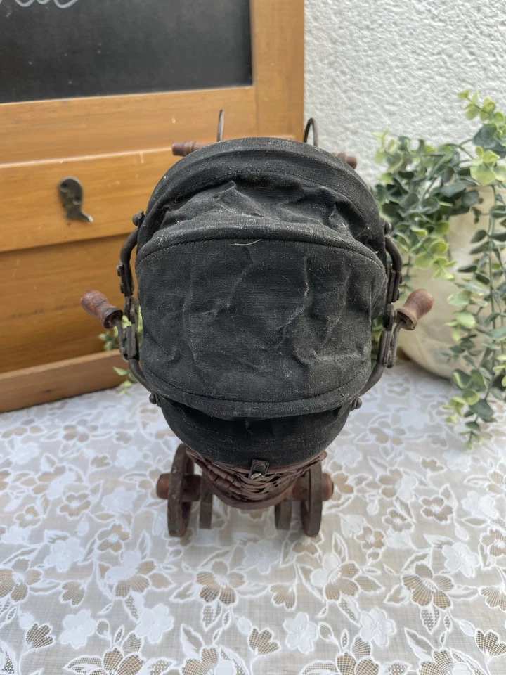 Ancien Landau de Poupée en Osier et Métal – Style Victorien vers 1900 - Photo 4/4