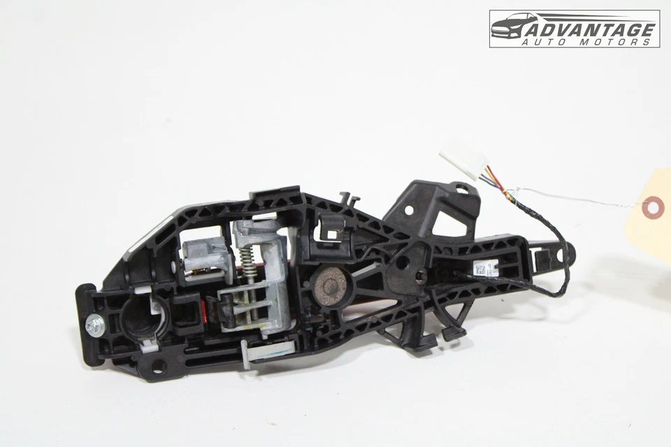 2016-2024 CHEVROLET CAMARO FRONT RIGHT PASSENGER SIDE EXTERIOR DOOR HANDLE OEM - Image 4 of 4