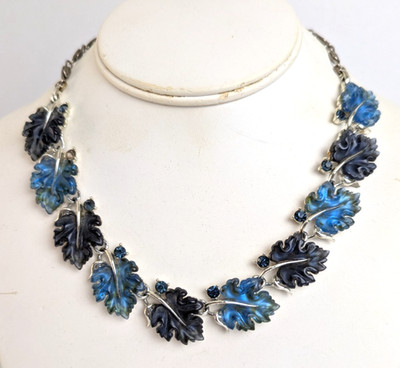 Vtg Signed LISNER Shades of Blue Lucite Oak Leaf Rhinestone Choker Necklace 17''