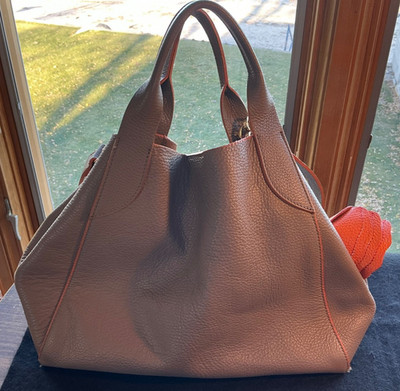Laura Di Maggio Triangle Shoulder Bag Purse w/Pouch & charm in Beige NWOT