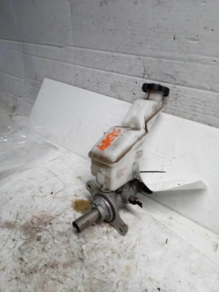 Cilindro maestro de freno usado se adapta a: Hyundai Santa Fe 2017 LWB grado A Foto 2 de 4