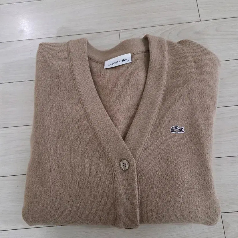 Lacoste Beige Women's Cardigan (Size 34) - Excellent Condition thumbnail 5