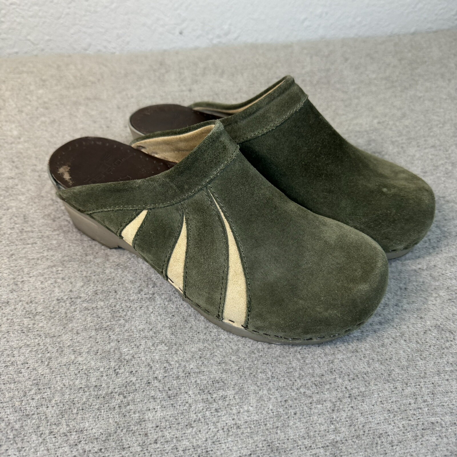 Dansko Womens Slip-On Clogs Size 40 Green Suede Mule Comfort Walking Shoes Retro Style-image