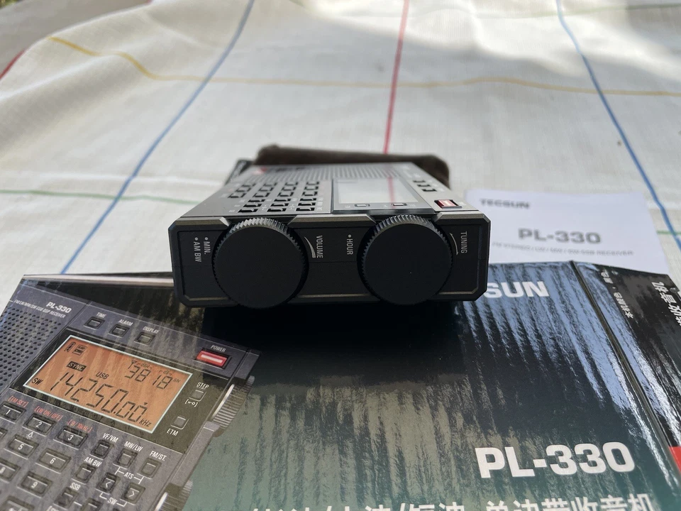 AktionKostenloser Versand Neu Tecsun PL-330 AM/UKW/LW/KW Radio Brandneu Schwarz - Bild 2 von 4