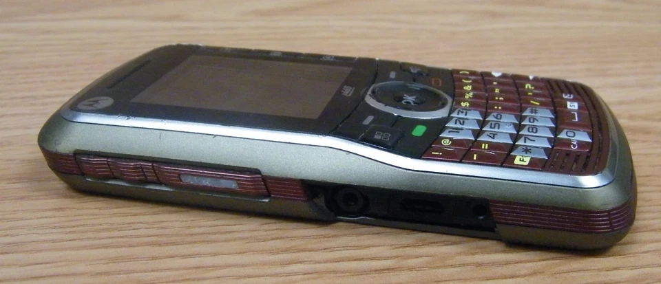 *PARTS* Motorola Clutch i465 - Red (Boost Mobile) Smartphone Bar Cellular Phone - Image 2 of 4