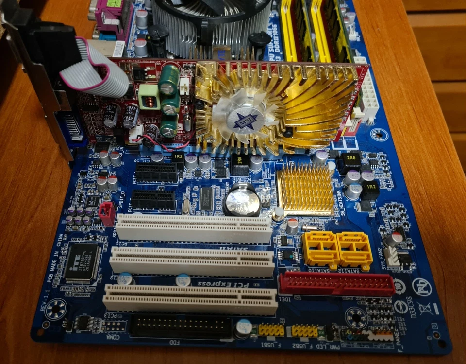 COMBO PLACA GIGABYTE GA-P31-DS3L Socket LGA 775 DDR2 - Imagen 4 de 4