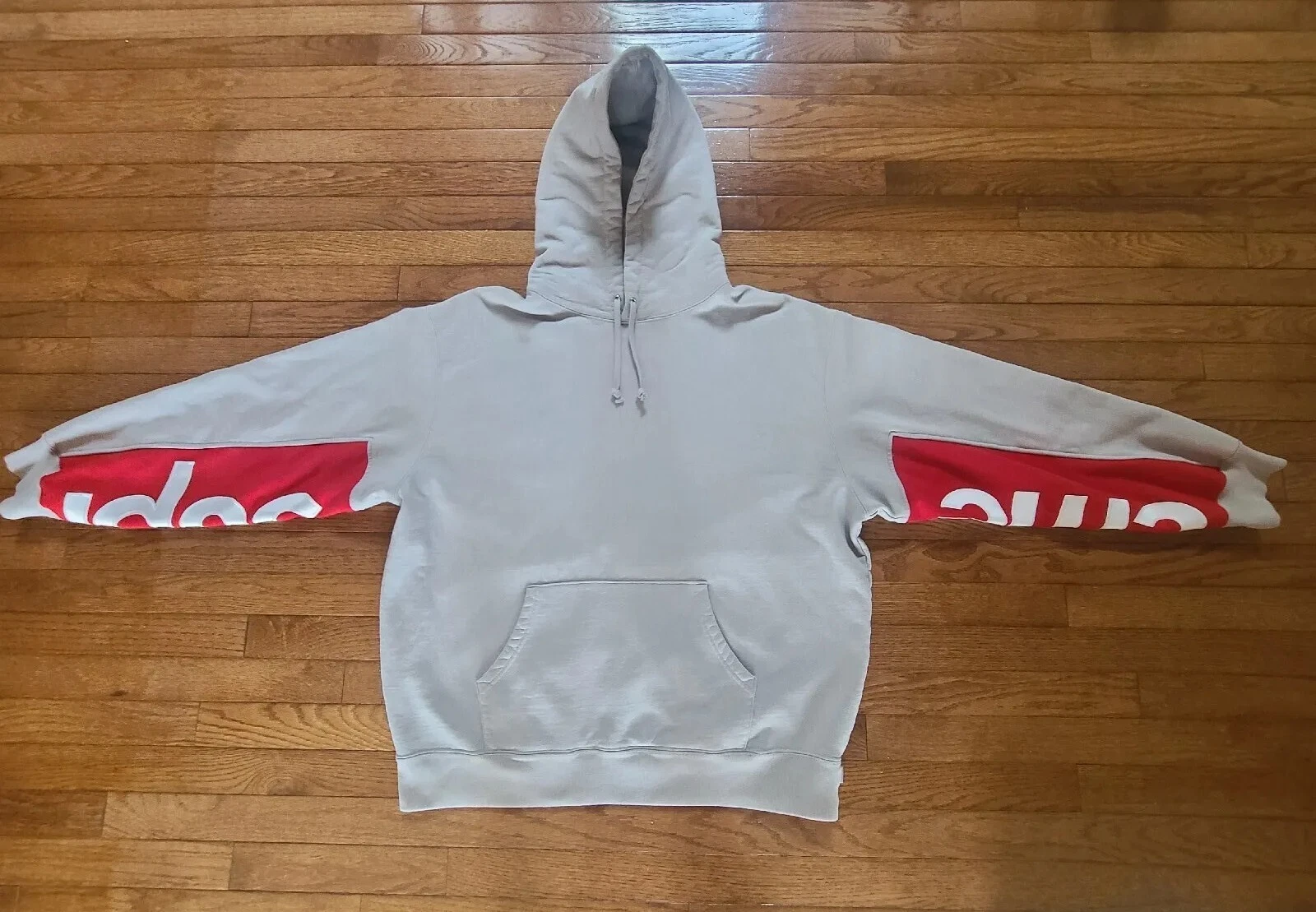 Sweat shirt à capuche Supreme 22Ss panneaux coupés XL logo coton gris manches rouges neuf