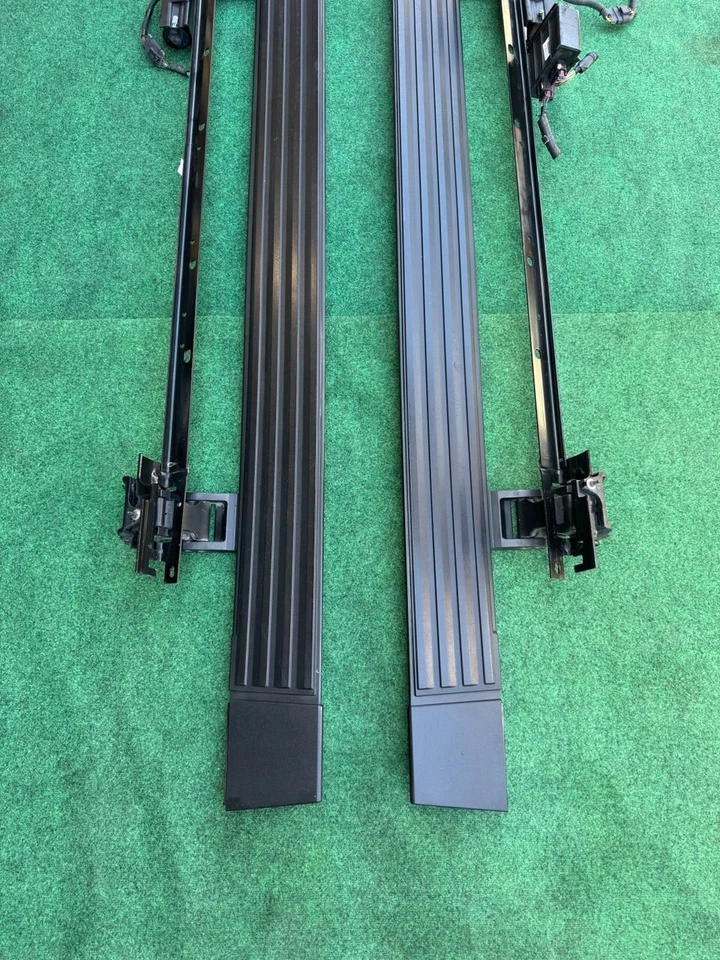 🛑 2007-2014 Chevrolet Suburban LS Electric Power Folding Ruining Board OEM Set - Image 3 of 4