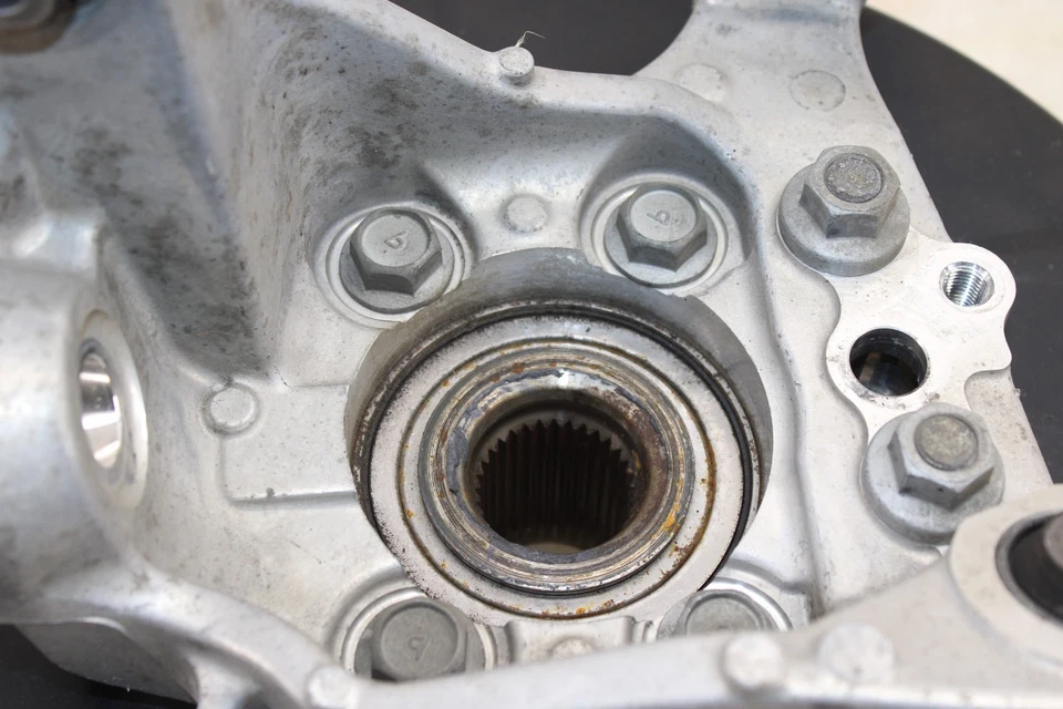 Nissan 370z 2010-2020 husillo trasero derecho/nudillo OEM MW69 Foto 2 de 4