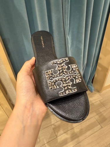 Tory Burch Scivolo Everly in pelle di capra impreziosito, nero, EDIZIONE LIMITATA - Foto 4 di 4