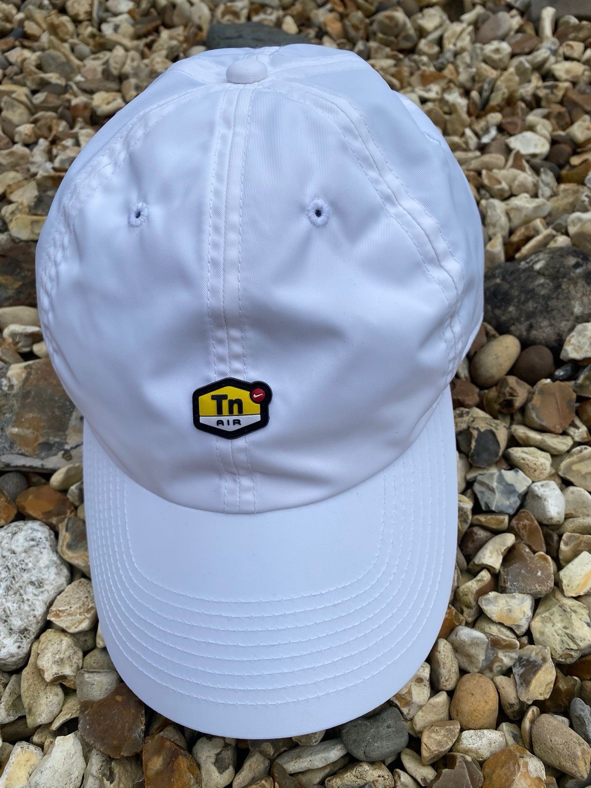 Nike Air Max TN Tuned White Snapback Cap for Men - Summer Style