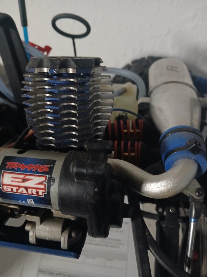 Traxxas REVO 3.3 NITRO 4WD RC Monster Truck - Image 3 of 4