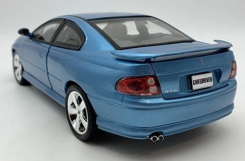 Pontiac GTO 2004 CAR and DRIVER Selection im Maßstab 1:18 Auto World OVP NEU - Bild 4 von 4