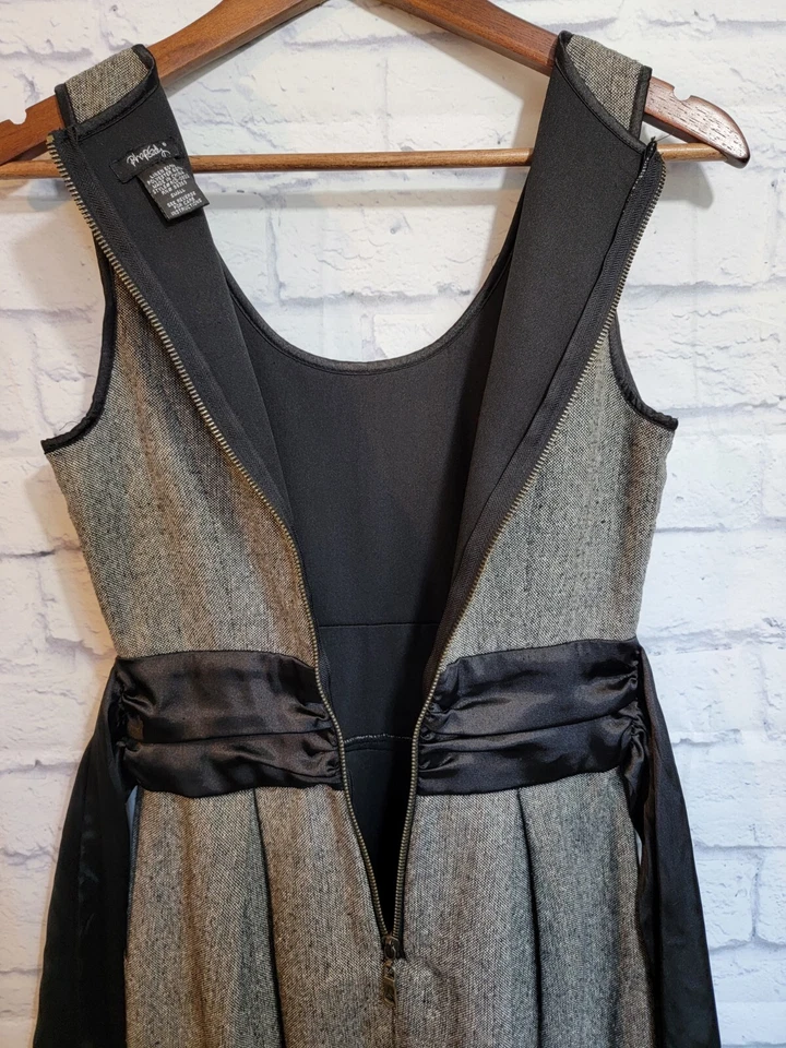 Vestido Rhapsody Negro Sin Mangas Mezcla de Lino con Bolsillos Talla Pequeña Lazo Media Cremallera Foto 3 de 4