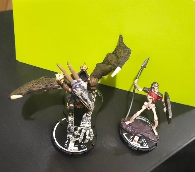 Mage Knight Lancers King of the Dead # 135 wings and SKELETON # 126 shield