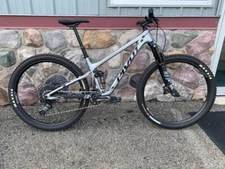 Pivot Cycles Trail 429 med 2023 29er ride build