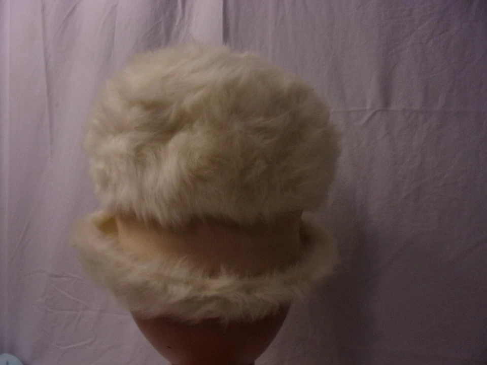 Sombrero de piel de mousse marfil Schiaparelli Paris vintage en forma de cúpula clásico 50S/60S Foto 4 de 4