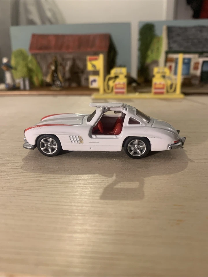 SIKU 1470 MERCEDES-BENZ 300 SL Ala de Gaviota Alada Escala 1:64 Usado Estado Foto 2 de 4