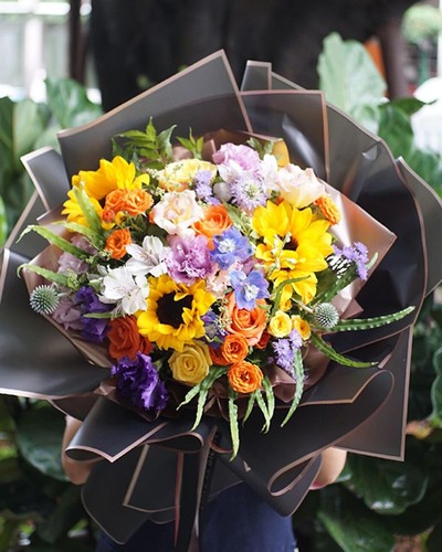 Flower Wrapping Paper Golden Edge Waterproof Bouquet Paper 22.8x22.8 inch 20pcs - Picture 5 of 6