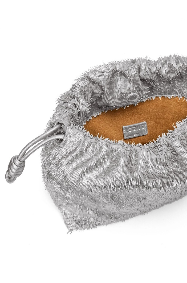 【関税&送料込】Loewe Silver Nappa Leather Flamenco Purse Cl LOEWE Flamenco metallic leather clutch | NET-A-PORTER