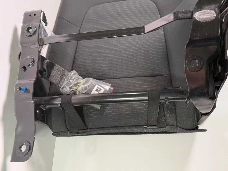 COJÍN SUPERIOR ASIENTO TRASERO IZQUIERDO HYUNDAI TUCSON 19-21 OEM NEGRO CON REPOSACABEZAS NUEVO Foto 2 de 4